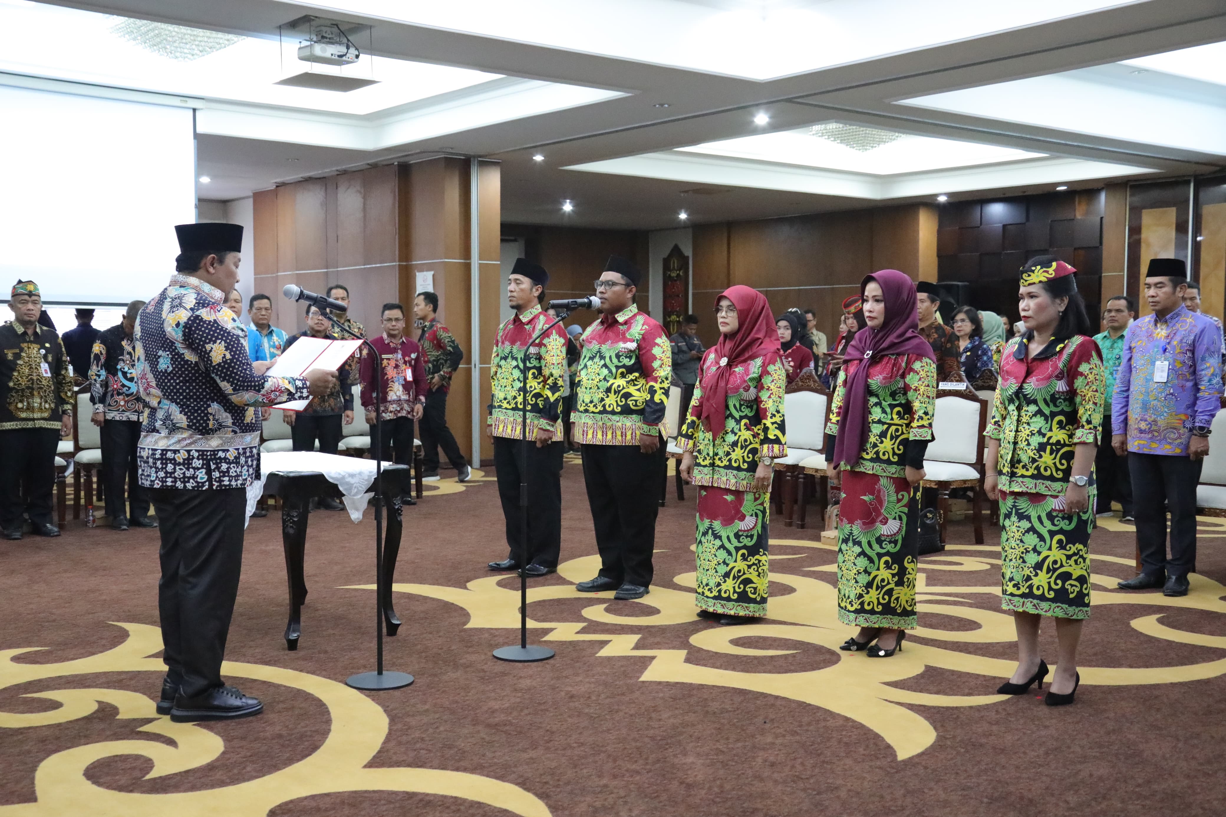 Wagub Kalteng Edy Pratowo Lantik Komisioner Komisi Informasi (KI) Prov. Kalteng Periode 2024-2027