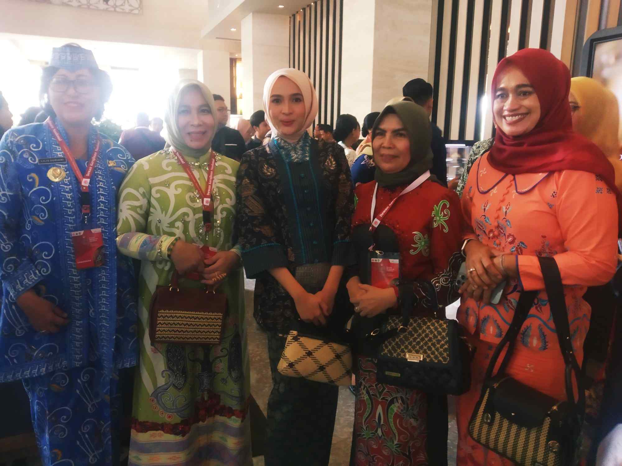 Ketua Dekranasda Kalteng Ivo Sugianto Sabran Terus Dukung UMKM Untuk Dapat Memperluas Pemasarannya ke Berbagai Daerah