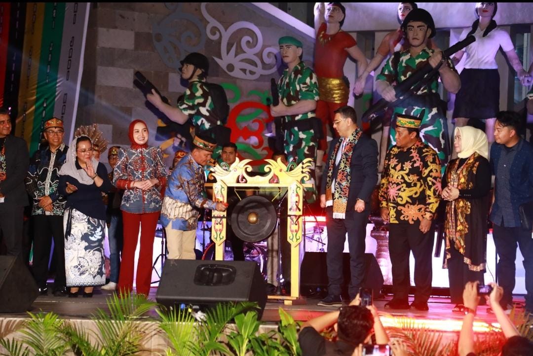 Gubernur Kalteng Agustiar Sabran Secara Resmi Luncurkan Car Free Night Huma Betang Night