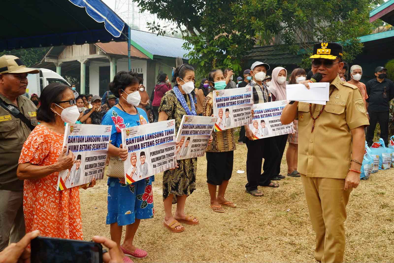 Kunjungi Sei Gohong, Gubernur Agustiar Sabran Pastikan Warga Terdampak Karhutla Mendapat Bantuan