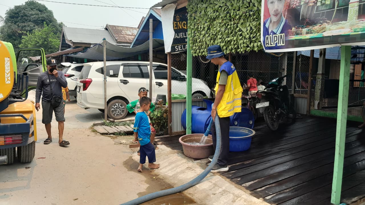 Pemprov Kalteng Salurkan 113.700 Liter Air Bersih bagi Masyarakat Terdampak Kekeringan