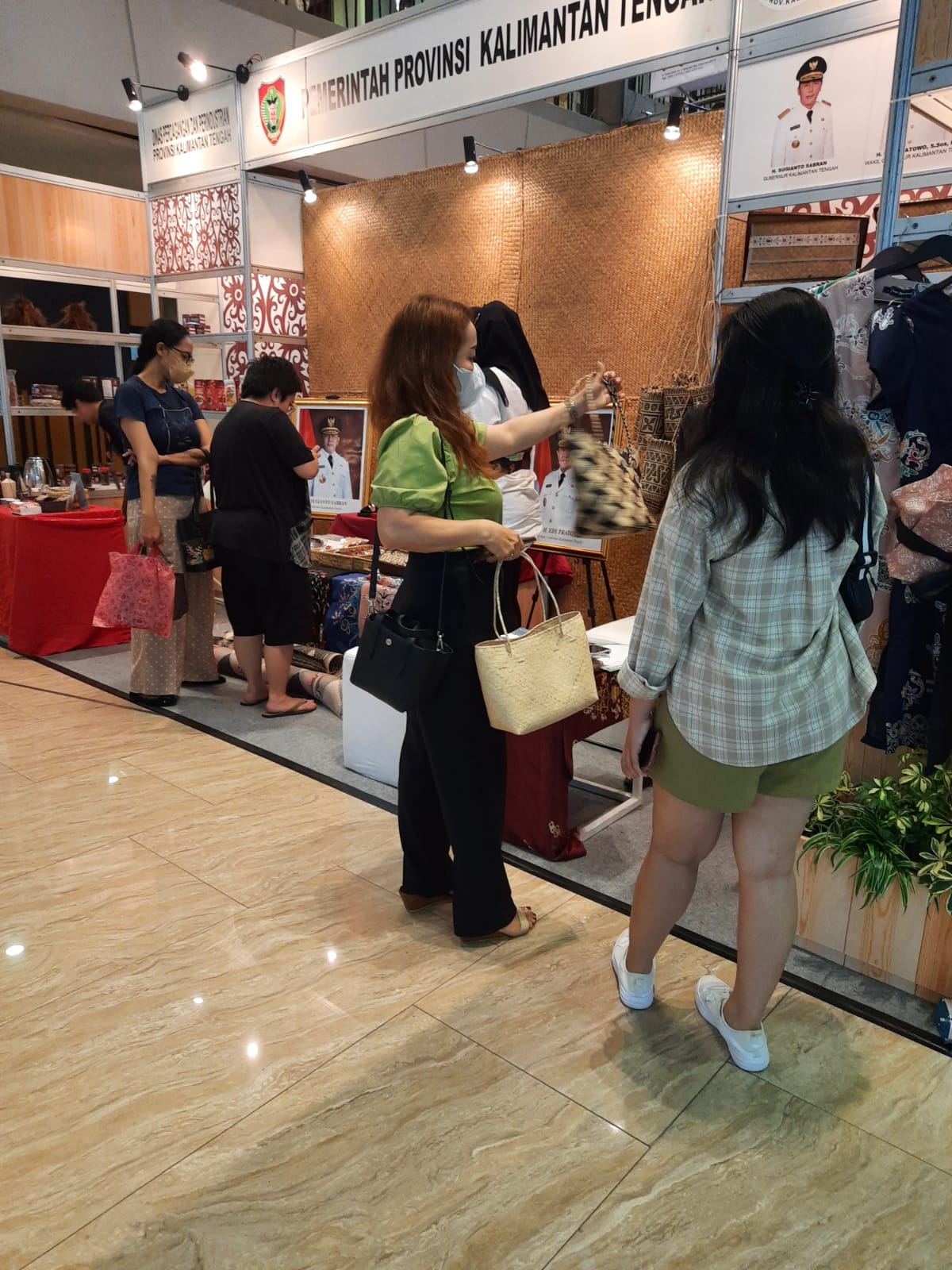 Kegiatan Pameran Bali ITTAF Tahun 2022, Stand Pemprov Kalteng Raih Penghargaan Terbaik I