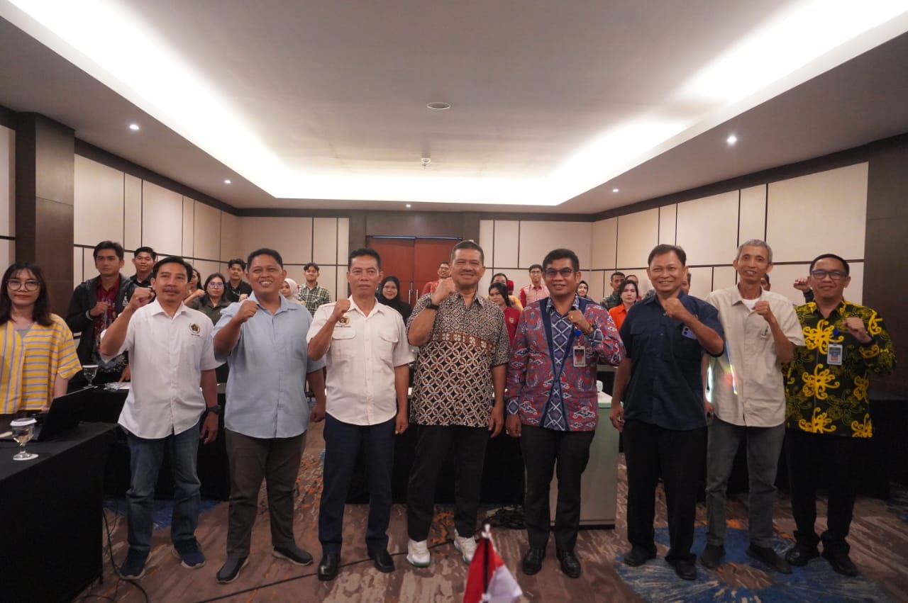Kadiskominfosantik Prov. Kalteng Agus Siswadi Buka Pelatihan Penulisan Berita Humas Organisasi Perangkat Daerah