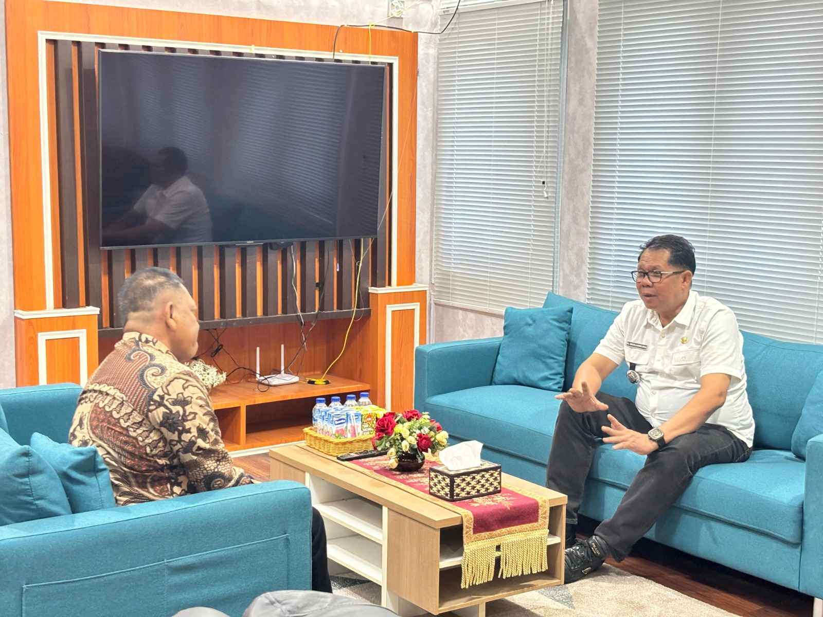 Kepala Dislutkan Prov. Kalteng Darliansjah Terima Kunjungan Wakil Bupati Sukamara Nur Efendi
