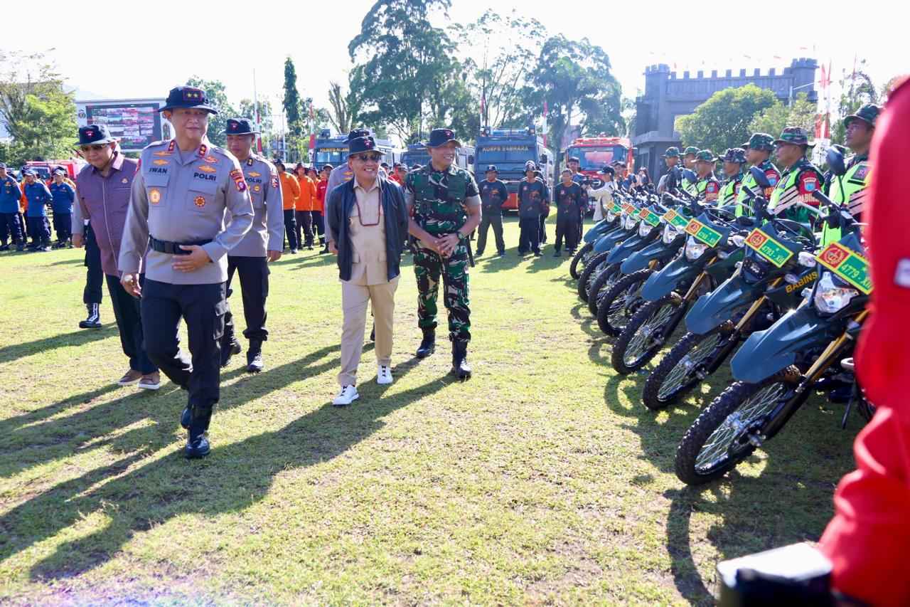 Kapolda Kalteng Irjen. Pol. Iwan Kurniawan Pimpin Apel Gelar Personel dan Sarana Prasarana