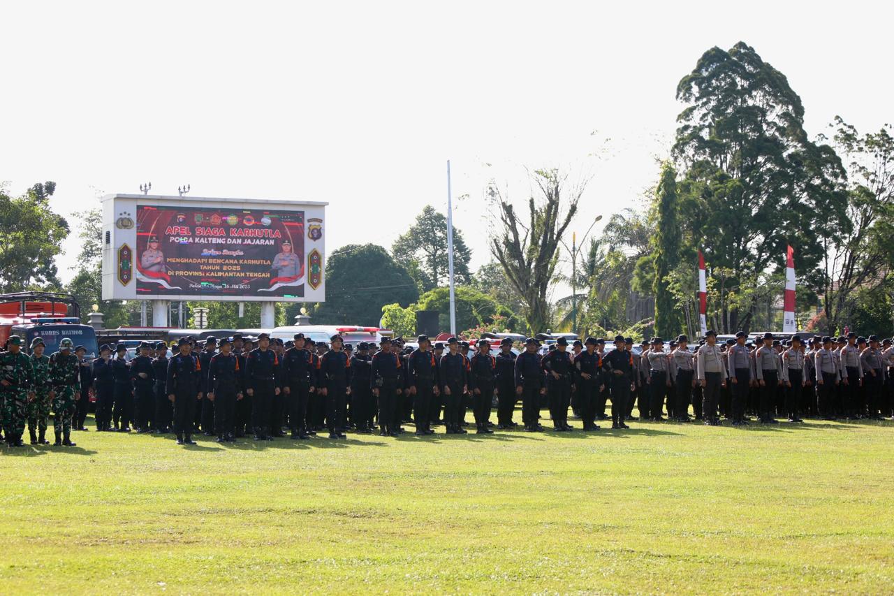 Kapolda Kalteng Irjen. Pol. Iwan Kurniawan Pimpin Apel Gelar Personel dan Sarana Prasarana