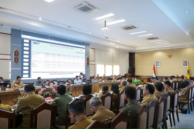 Pemprov Kalteng Bersama DPRD Prov. Kalteng Gelar Rapat Pansus Pembahasan Raperda Tentang RPJMD Prov. Kalteng Tahun 2025–2029