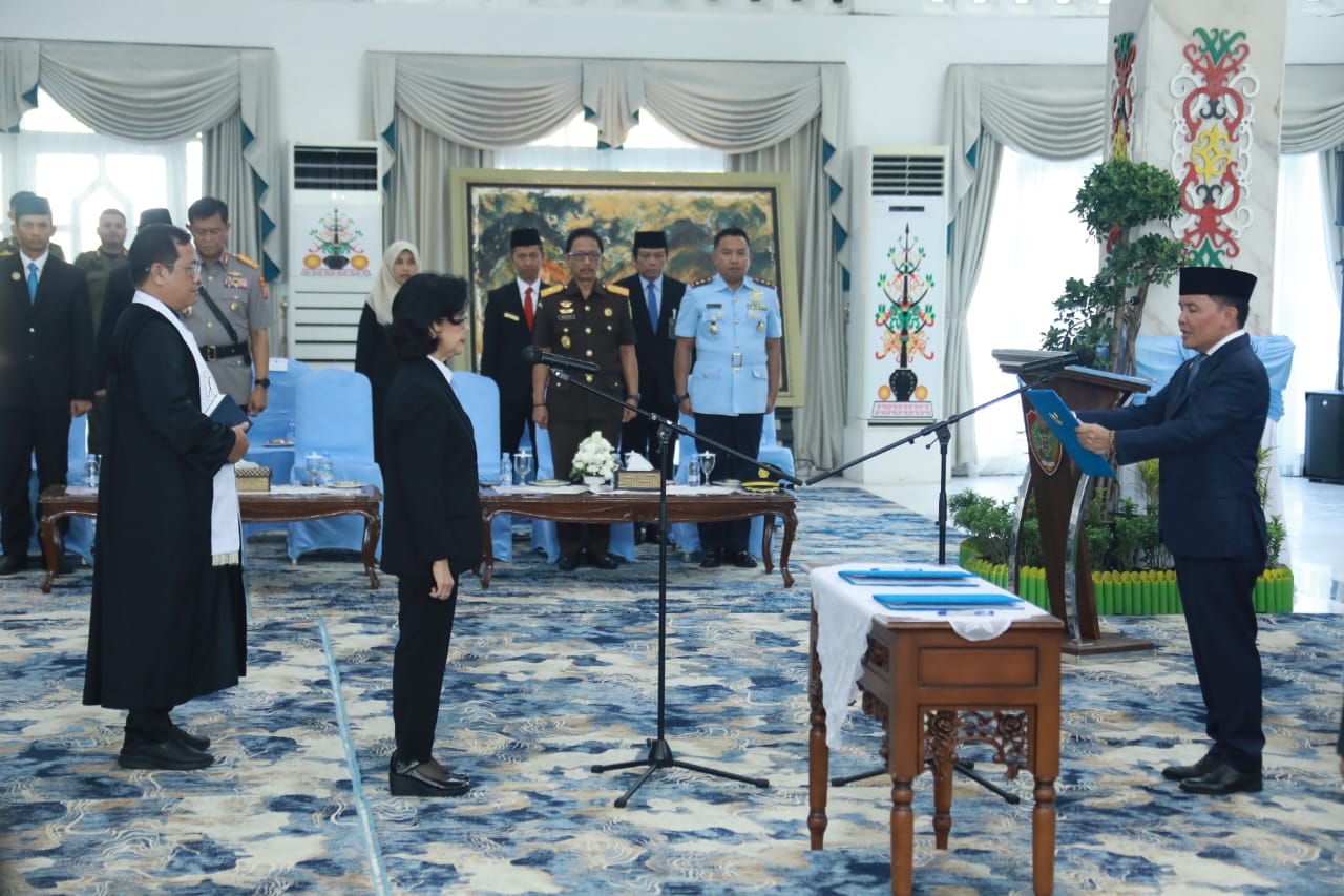 Gubernur Kalteng Agustiar Sabran Lantik Linae Victoria Aden sebagai Sekda Kalteng