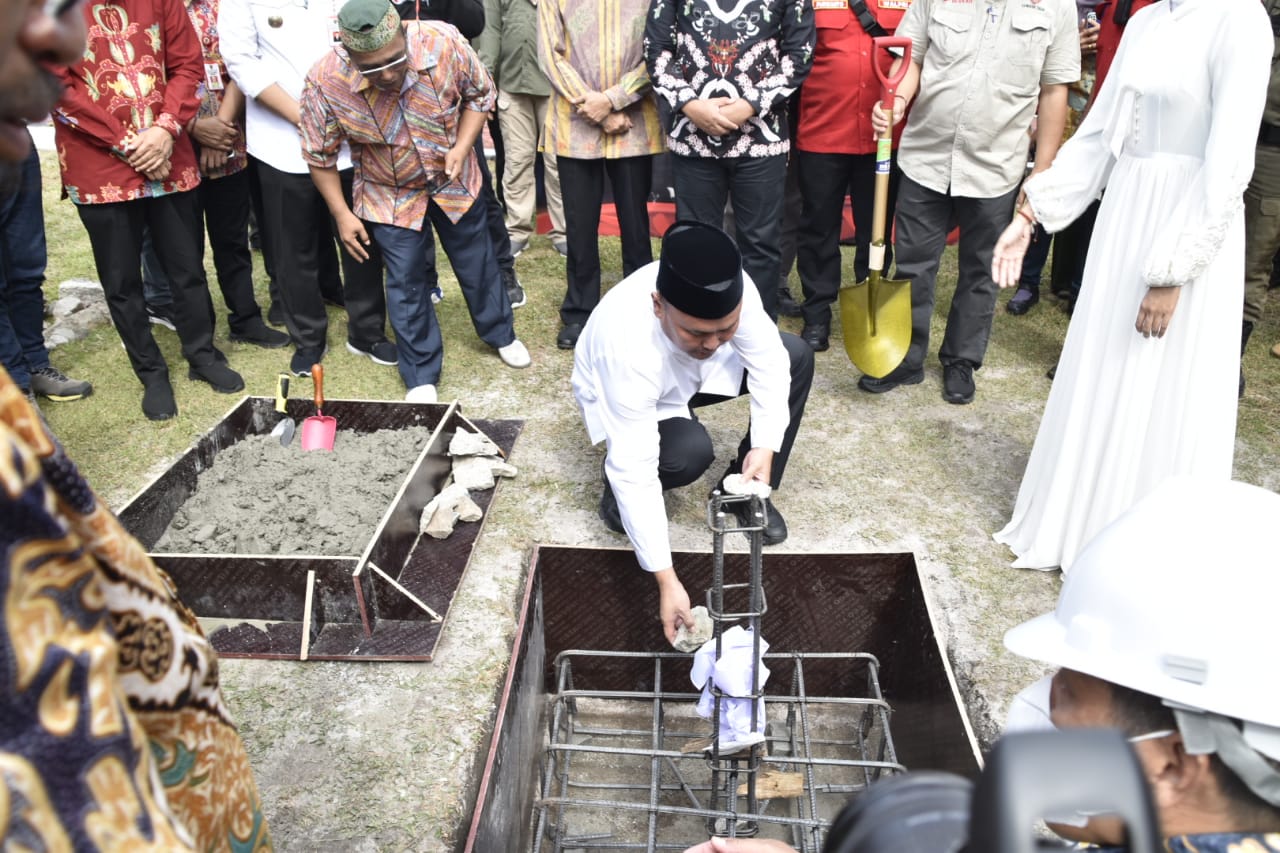 Gubernur Sugianto Sabran Lakukan Peletakan Batu Pertama Pembangunan Bundaran Besar Palangka Raya