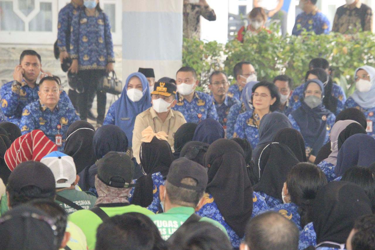 Peduli Aparatur di Tengah Karhutla, Gubernur Agustiar Sabran Salurkan 4.000 Paket Sembako