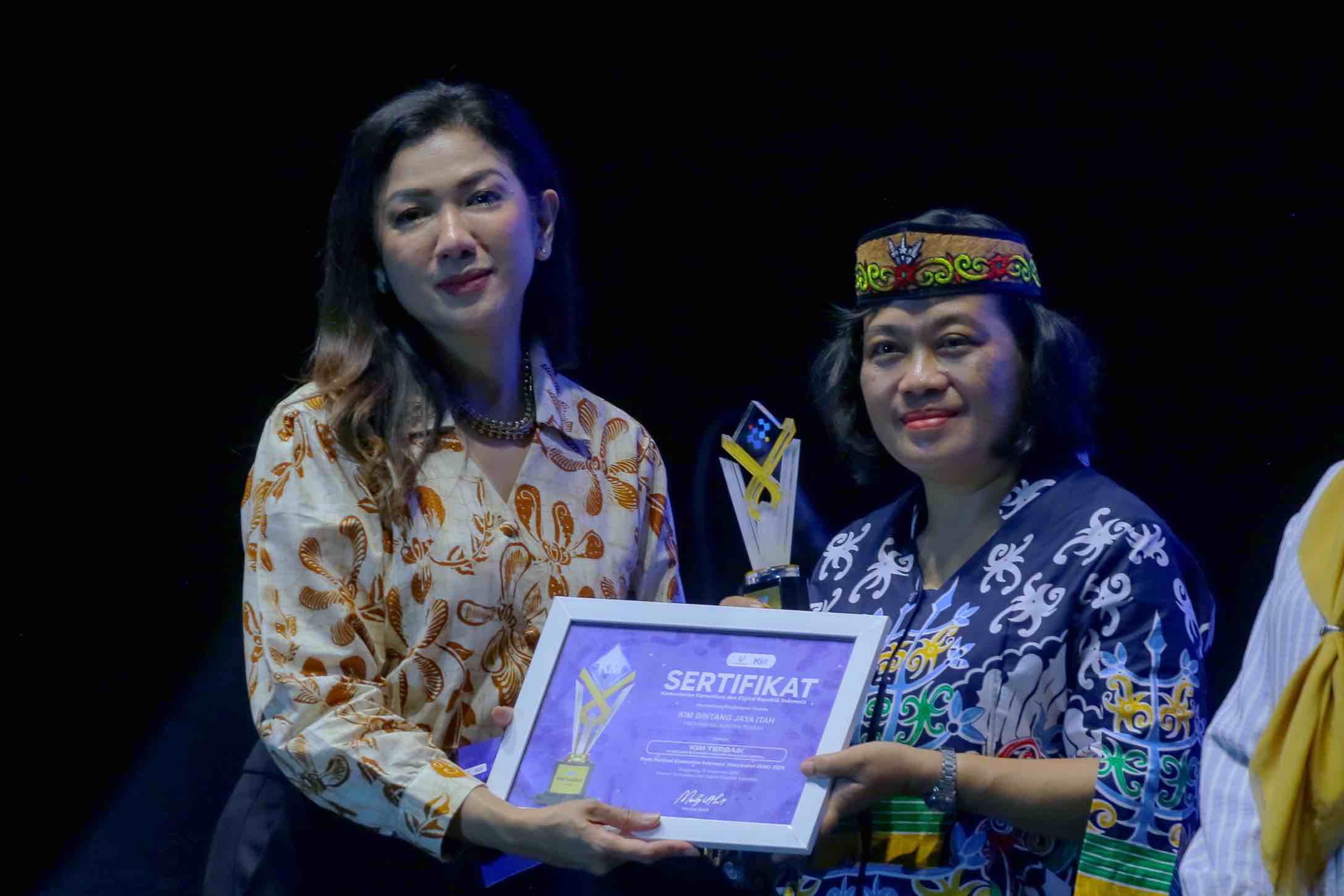 KIM Bintang Jaya Itah Binaan Diskominfosantik Prov. Kalteng Raih Predikat Juara Umum KIMFest 2025