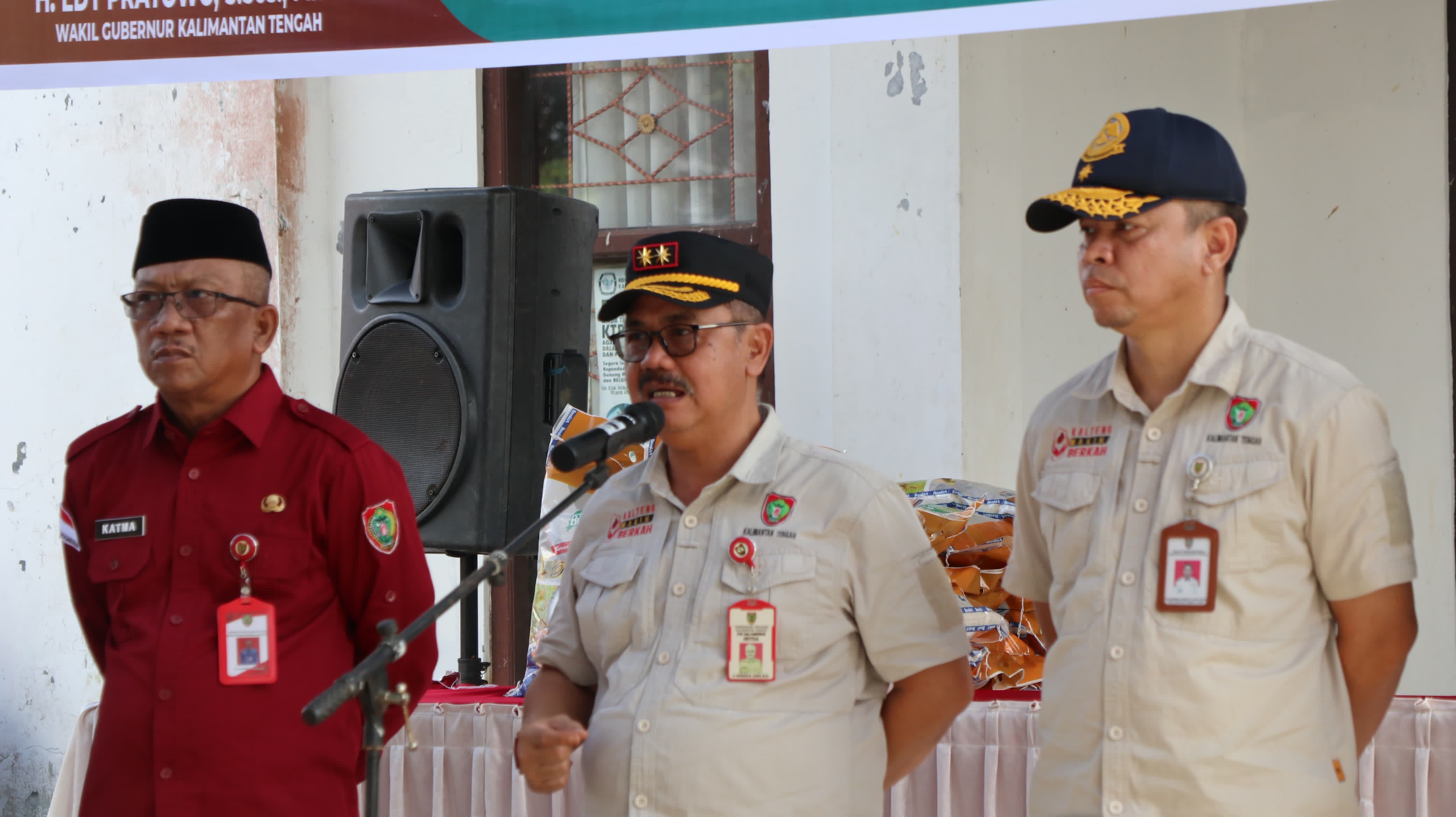 Plh Asisten Pemkesra Herson B Aden Wakili Gubernur Kalteng Buka Pasar Murah di Kecamatan Tewah