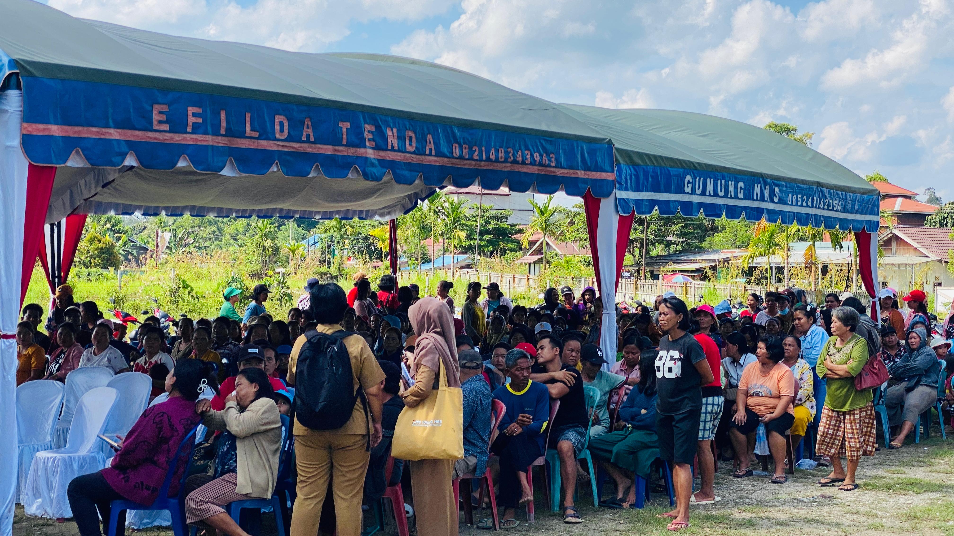 Plh Asisten Pemkesra Herson B Aden Wakili Gubernur Kalteng Buka Pasar Murah di Kecamatan Tewah