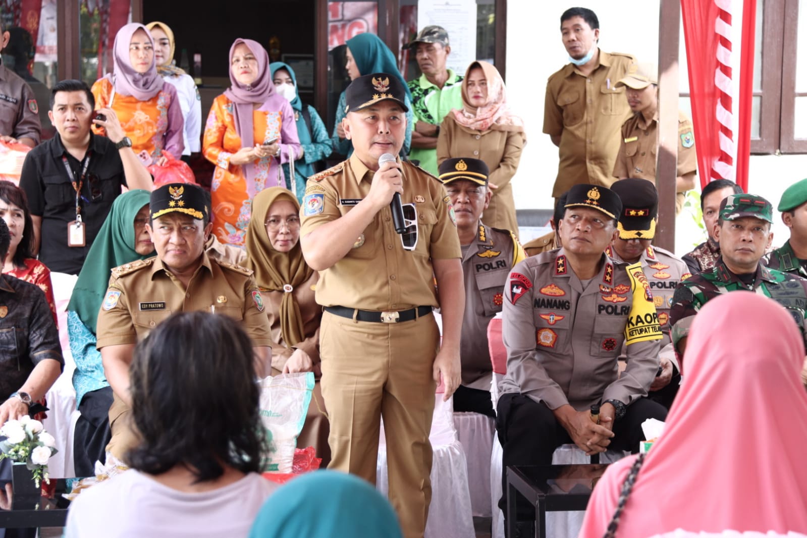 Gubernur Kalteng Sugianto Sabran Kunjungi Pasar Penyeimbang di Kantor Kelurahan Selat Dalam Kabupaten Kapuas