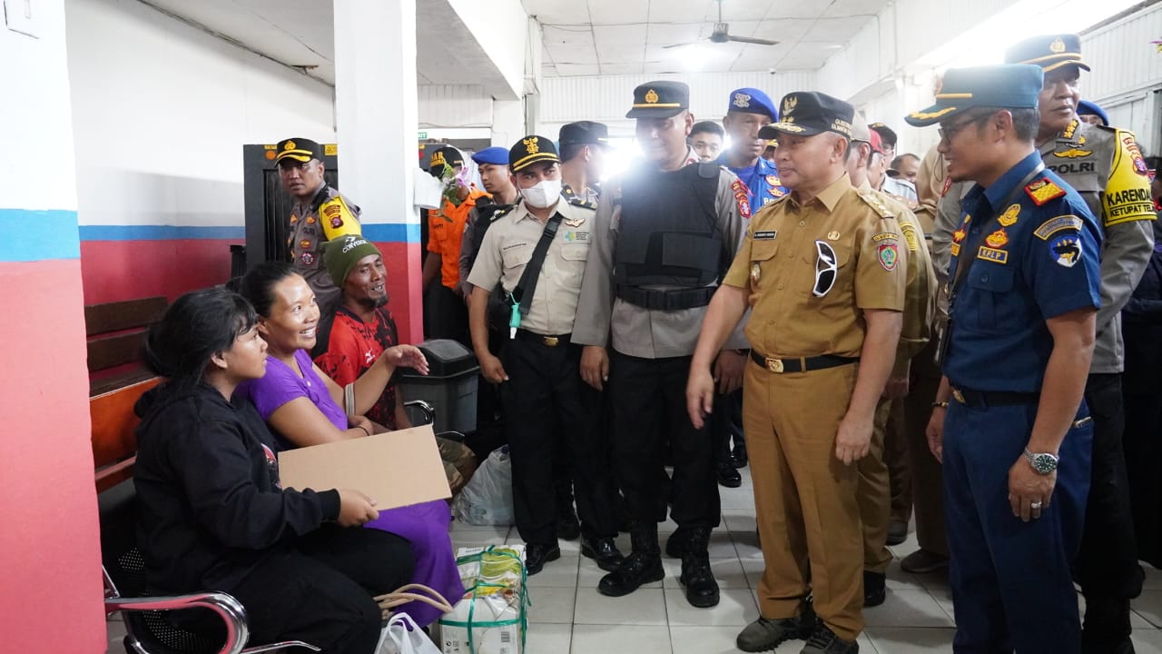 Gubernur Sugianto Sabran Kunjungan Kerja ke Posko Terpadu Angkutan Laut Lebaran Tahun 2023/1444 H