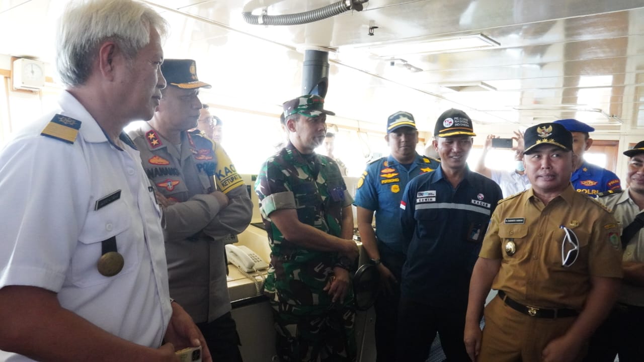 Gubernur Sugianto Sabran Kunjungan Kerja ke Posko Terpadu Angkutan Laut Lebaran Tahun 2023/1444 H