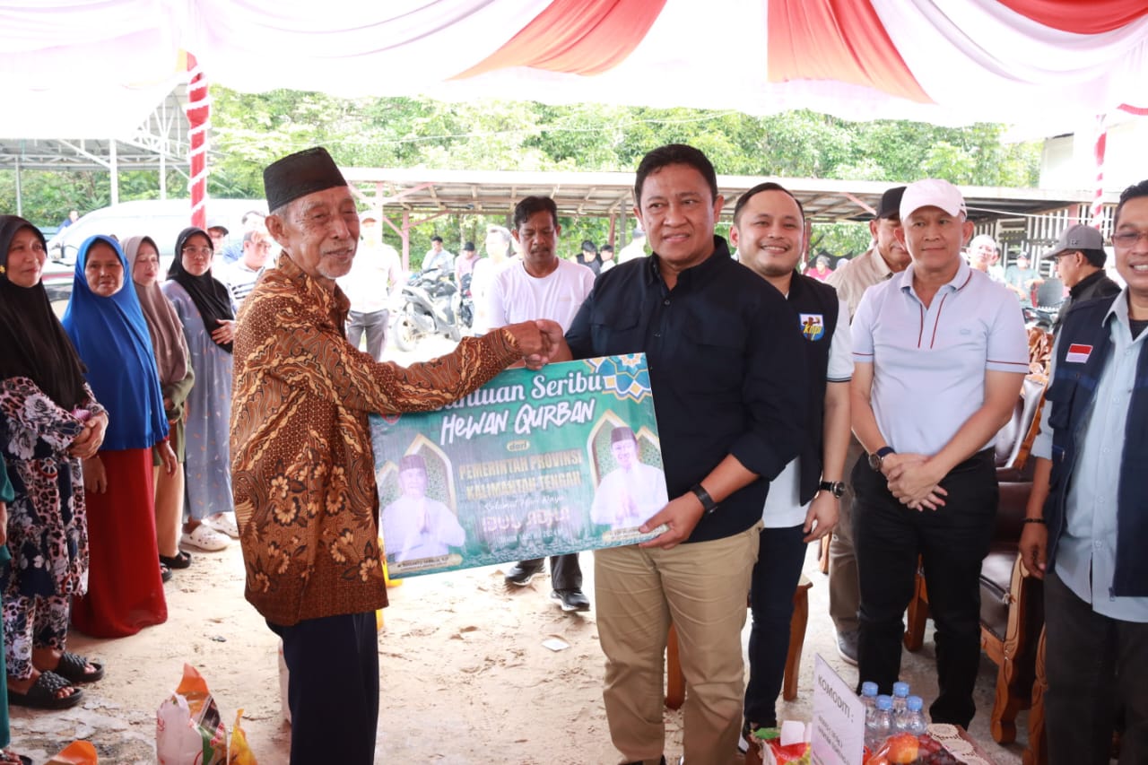 Wagub Kalteng Edy Pratowo Buka Pasar Murah dan Salurkan 500 Paket Bantuan Sembako Sekaligus Serahkan Bantuan Hewan Qurban