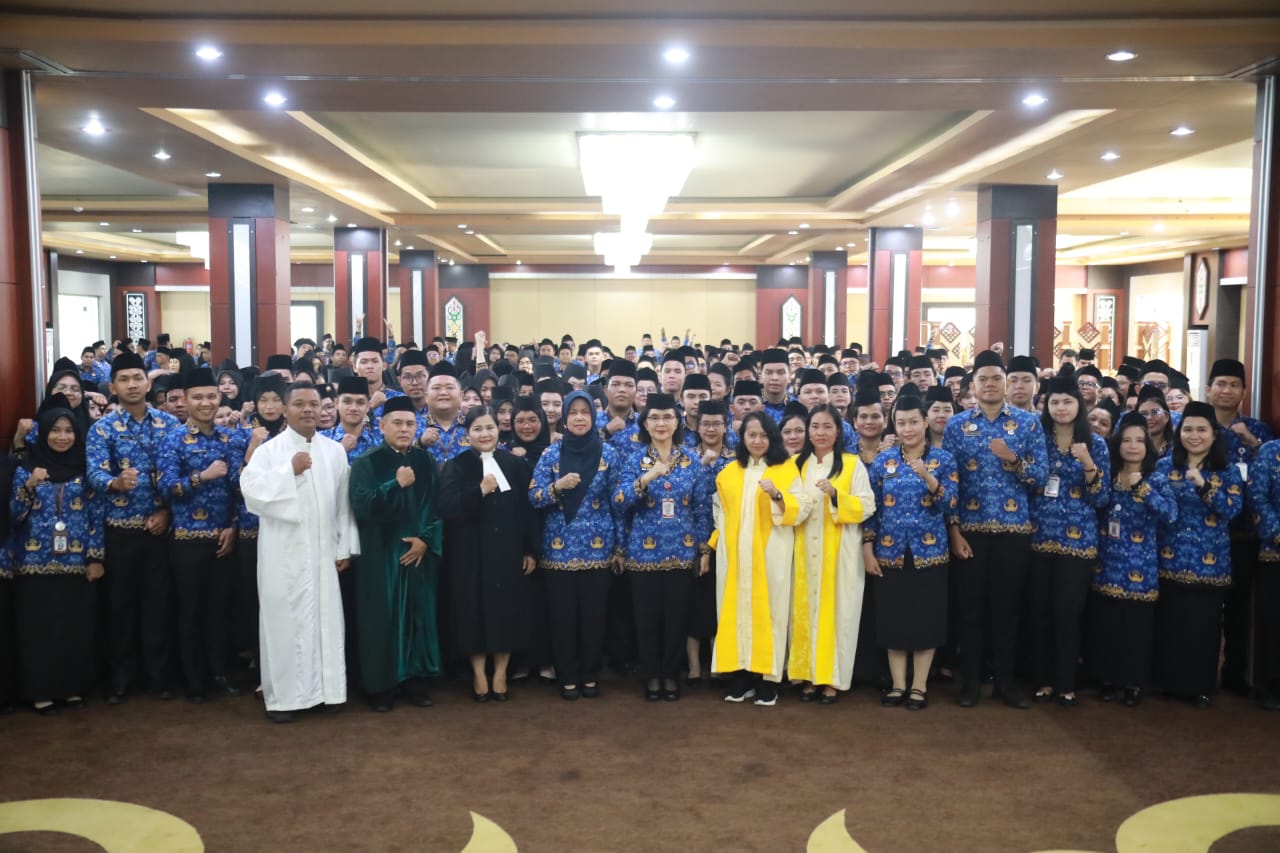 Pj. Sekda Kalteng Linae Victoria Aden Pimpin Pengambilan Sumpah/Janji PNS di Lingkungan Pemprov Kalteng