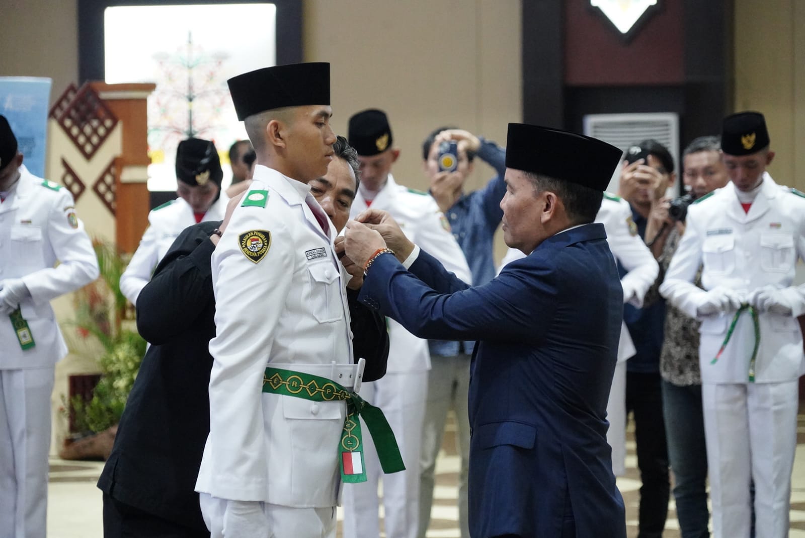 Gubernur Kalteng Agustiar Sabran Kukuhkan Paskibraka Provinsi Kalteng 2026