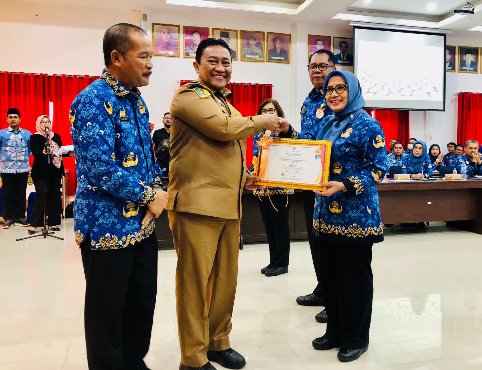Dinas TPHP Prov. Kalteng Raih Peringkat Terbaik III Evaluasi SAKIP