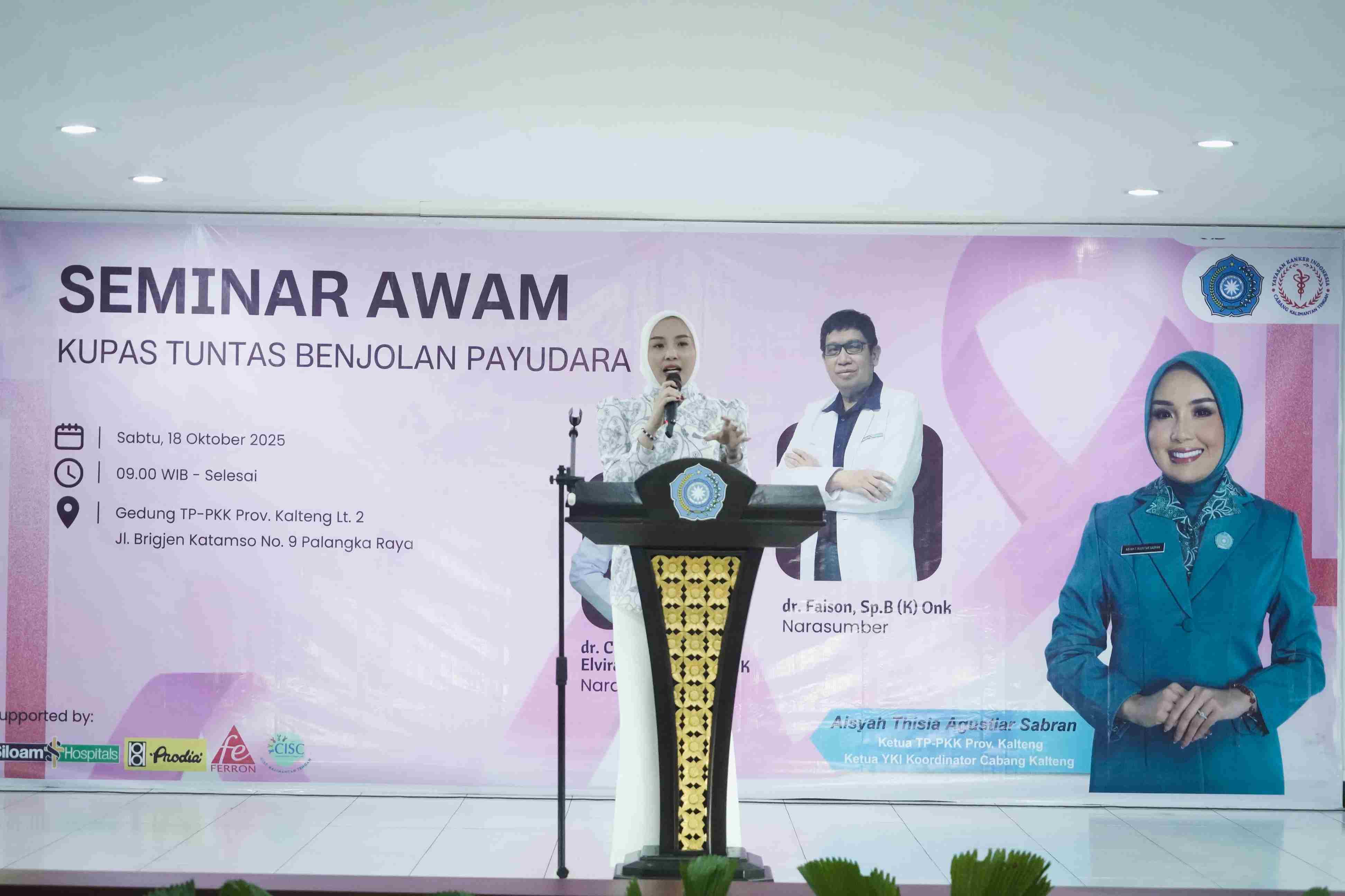 Ketua YKI Koordinator Cabang Kalteng Aisyah Thisia Agustiar Sabran Buka Seminar Awam Kupas Tuntas Benjolan Payudara