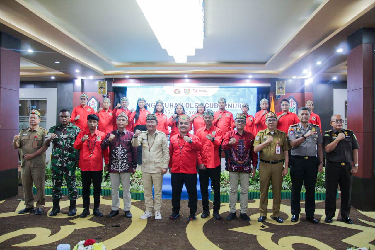 Gubernur Kalteng Agustiar Sabran Mengukuhkan Ketua Pemuda Dayak Pada Musyawarah Nasional DPP Perpedayak Tahun 2025 