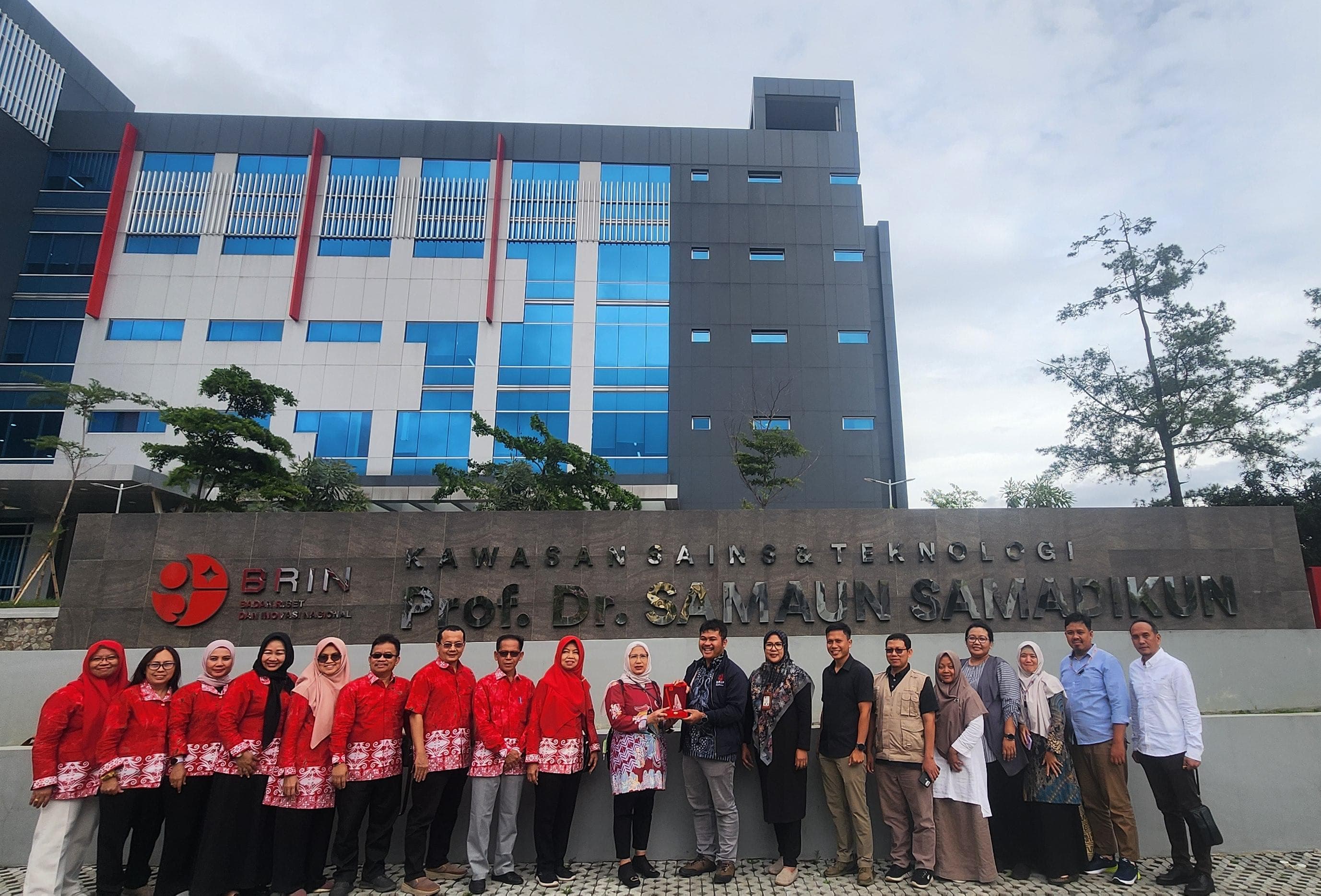 Kadis TPHP Sunarti Menandatangani Nota Kesepahaman Dengan Pusat Riset Sistem Produksi Berkelanjutan dan Penilaian Daur Hidup Organisasi Riset Energi dan Manufaktur BRIN
