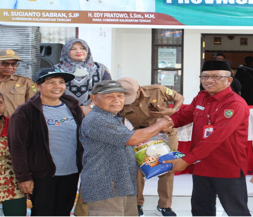 Kaban Kesbangpol Prov. Kalteng Katma F. Dirun Hadiri Pasar Murah di Wilayah Tengah Provinsi Kalteng