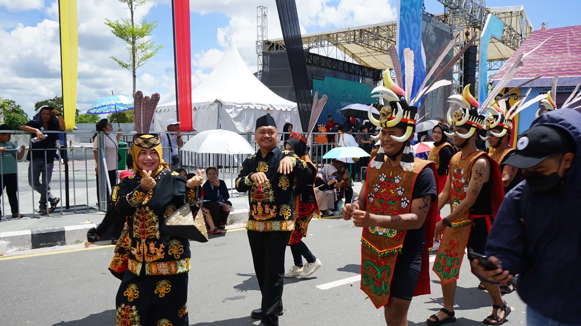 Kepala Disnakertrans Prov. Kalteng Farid Wajdi Hadiri dan Ikuti Karnaval FBIM