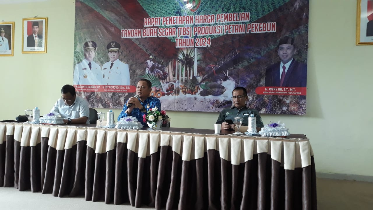 Disbun Prov. Kalteng Gelar Rapat Penetapan Harga TBS Kelapa Sawit Produksi Pekebun