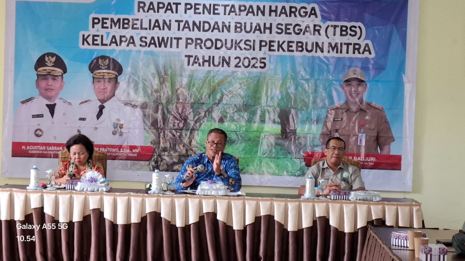 Disbun Prov. Kalteng Gelar Rapat Penetapan Harga Pembelian TBS Kelapa Sawit Produksi Petani Pekebun dan Indeks K