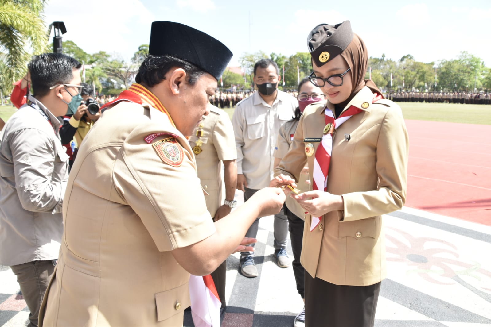 Ketua Kwarda Gerakan Pramuka Kalteng Terima Tanda Penghargaan Lencana Darma Bakti