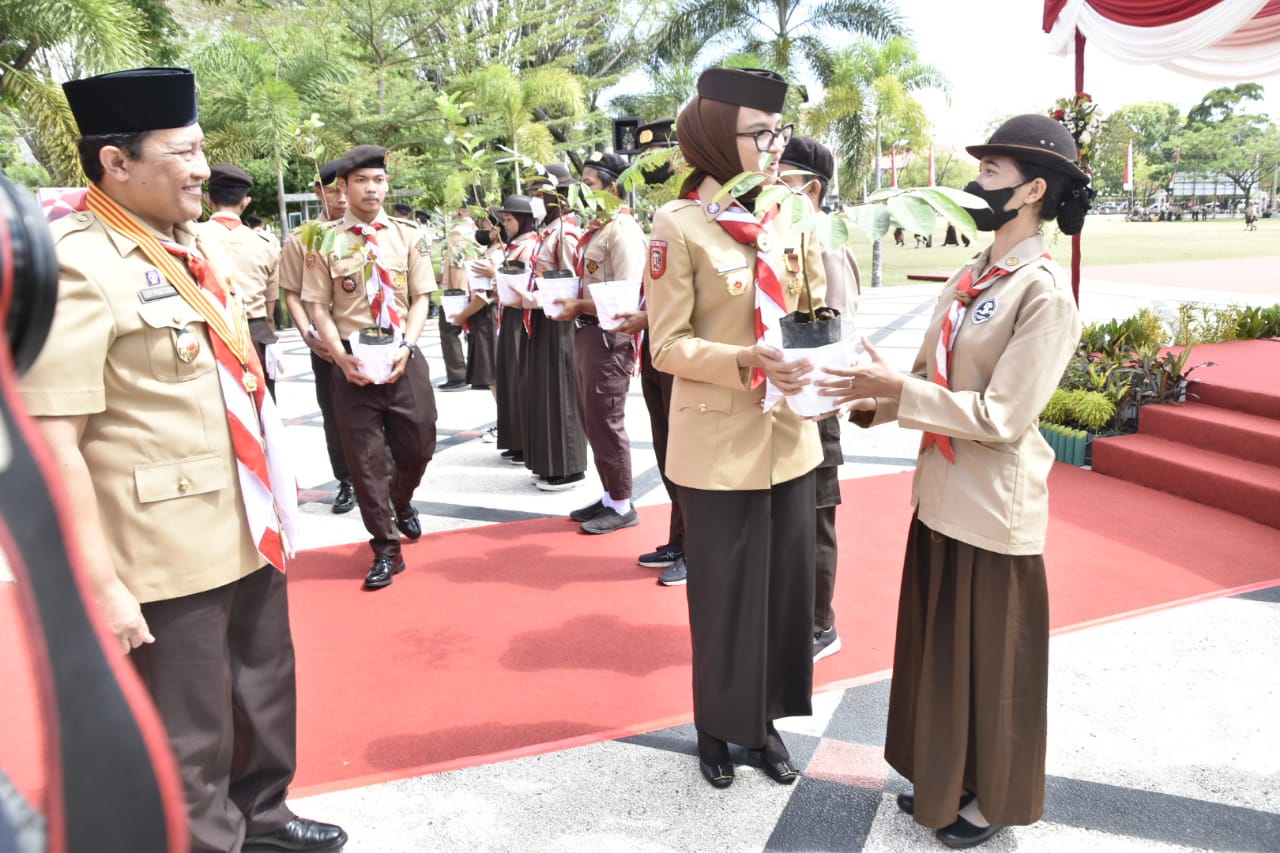 Ketua Kwarda Gerakan Pramuka Kalteng Terima Tanda Penghargaan Lencana Darma Bakti