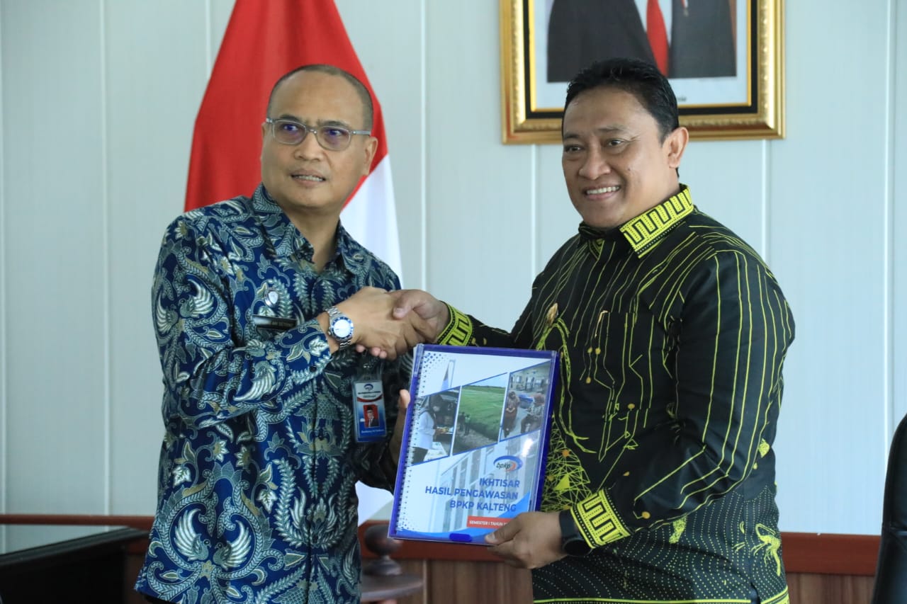 Wagub Kalteng Edy Pratowo Terima Laporan Hasil Pengawasan Badan Pengawasan Keuangan dan pembangunan Kalteng Semester I Tahun 2023