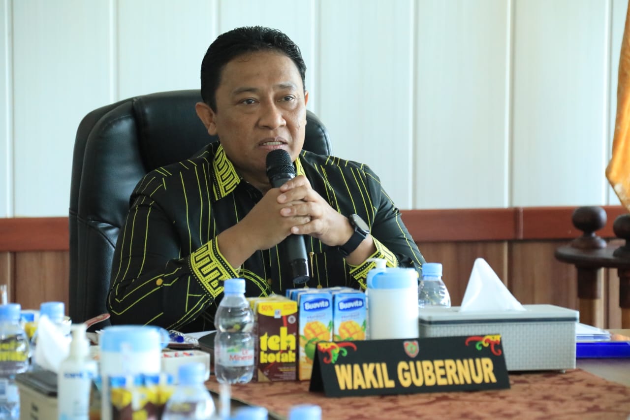 Wagub Kalteng Edy Pratowo Terima Laporan Hasil Pengawasan Badan Pengawasan Keuangan dan pembangunan Kalteng Semester I Tahun 2023