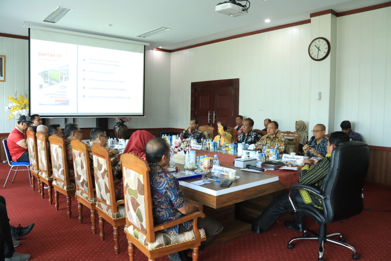 Wagub Kalteng Edy Pratowo Terima Laporan Hasil Pengawasan Badan Pengawasan Keuangan dan pembangunan Kalteng Semester I Tahun 2023