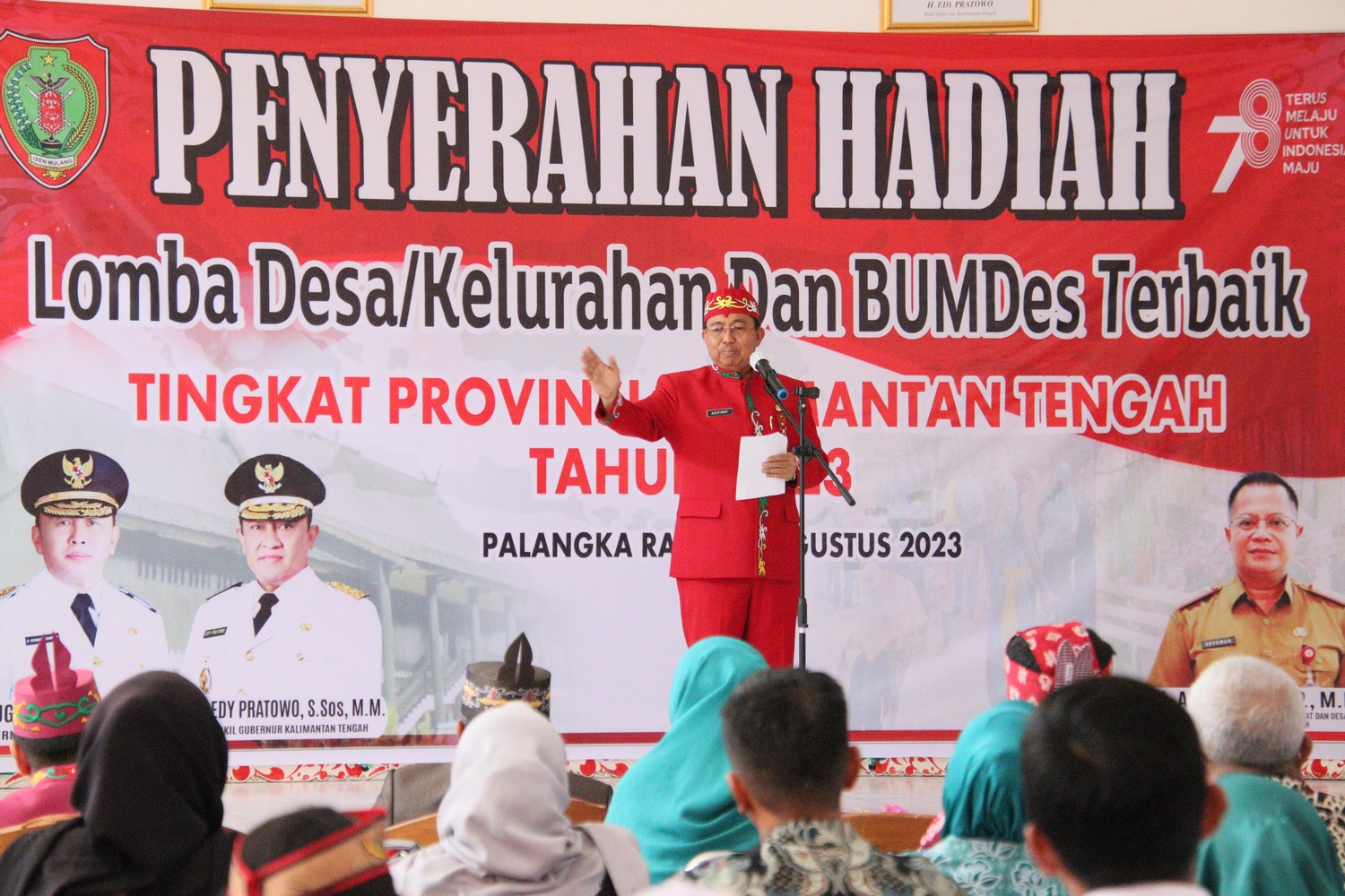 Pemprov Kalteng Melalui Dinas PMD Serahkan Hadiah Kepada Pemenang Lomba Desa/Kelurahan dan BUMDes Terbaik Tingkat Prov. Kalteng Tahun 2023