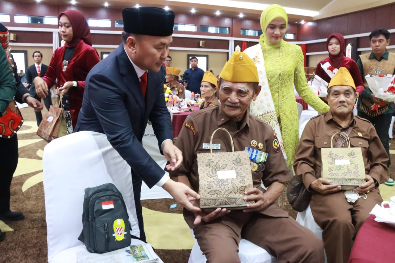 Gubernur Kalteng Sugianto Sabran Gelar Ramah Tamah dengan Para Pejuang/Veteran, Wredatama, Warakawuri, dan Pasukan Pengibar Bendera Pusaka