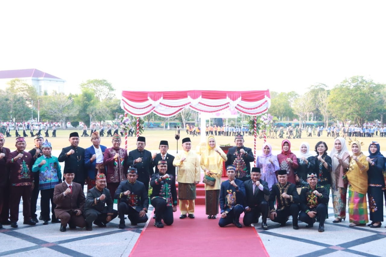 Wagub Kalteng Edy Pratowo Pimpin Upacara Penurunan Sang Merah Putih
