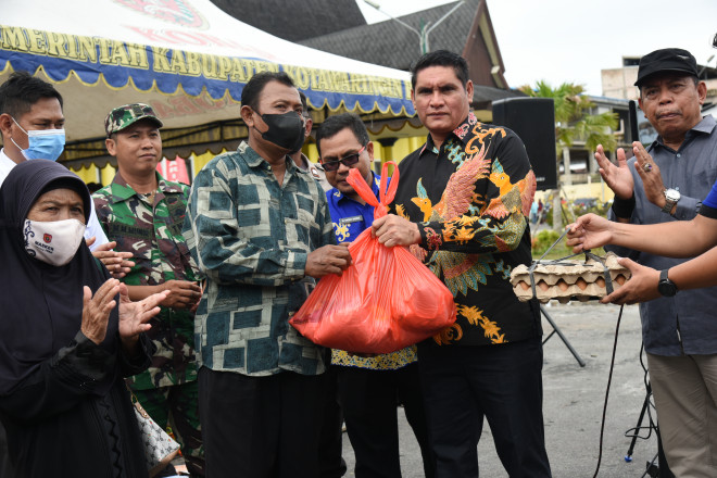 Pemkab Kobar Gelar Pasar Murah Dan Bagikan Bibit Cabai Gratis