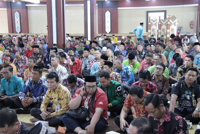 Wagub Kalteng Edy Pratowo Hadiri Pengajian ASN dan Pegawai Kontrak di Lingkup Pemprov Kalteng Sekaligus Peringatan Maulid Nabi Muhammad SAW Tahun 1446 H