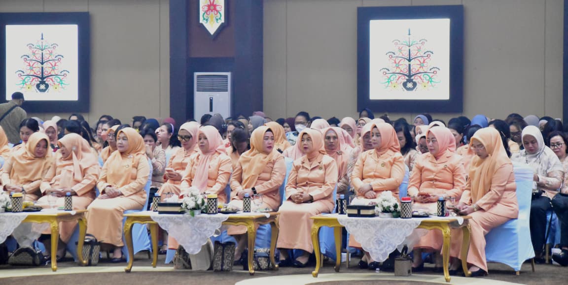 Penasihat DWP Kalteng Aisyah Thisia Agustiar Sabran Lantik Pengurus PAW Masa Bakti 2024–2029