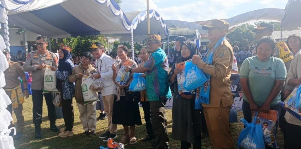 Gubernur Kalteng Agustiar Sabran Salurkan 26.836 Paket Pasar Murah Dalam Rangkaian Kunjungan Kerja di Tiga Kabupaten