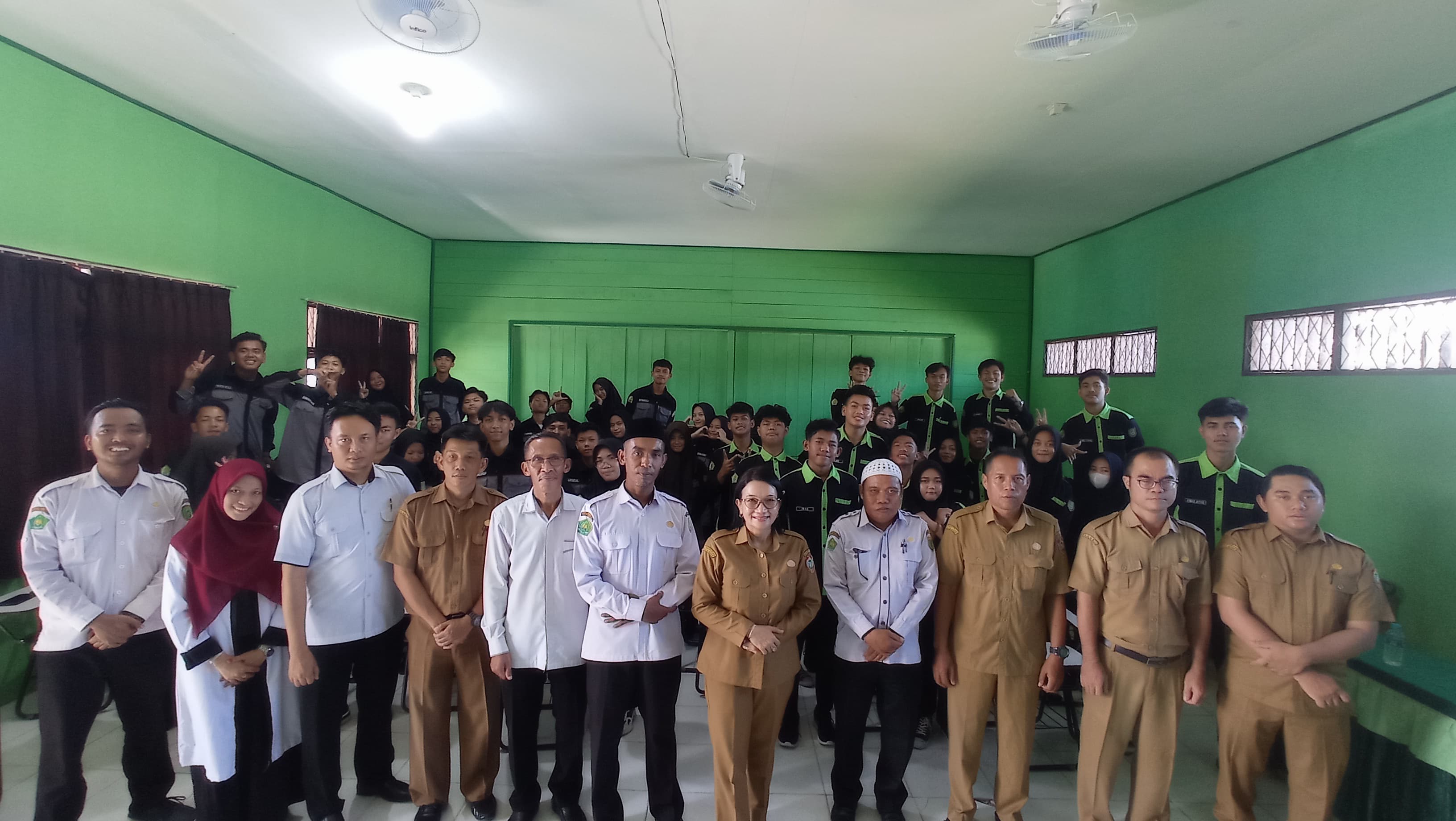 Disnakertrans Prov. Kalteng Melalui UPTD BLK Prov. Kalteng Lakukan Uji Kompetensi Keahlian Program Multimedia dan Otomotif