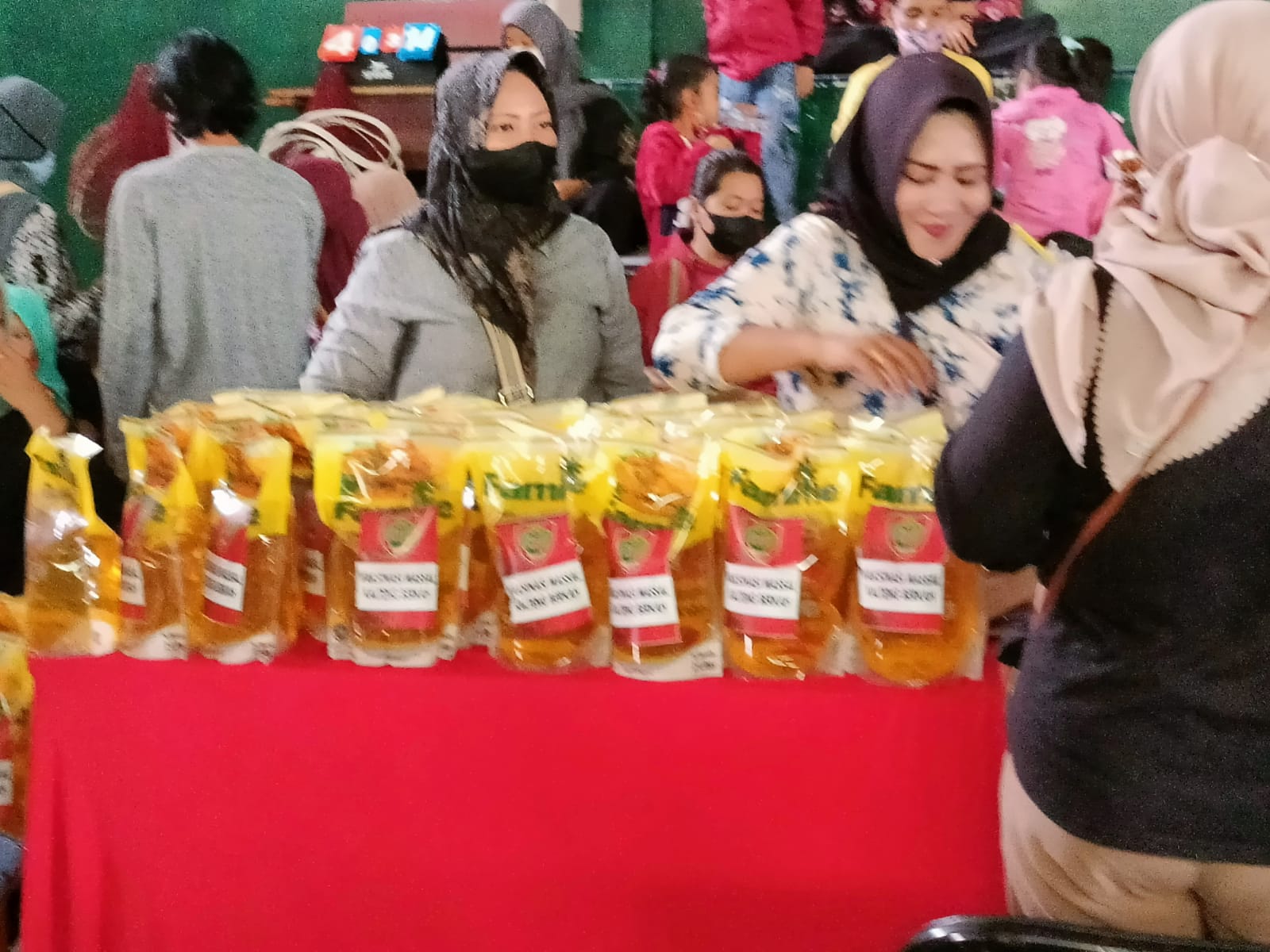 Pemprov. Kalteng Melalui Dinkes Gelar Vaksinasi Di Gor Bulu Tangkis Kecamatan Hanau
