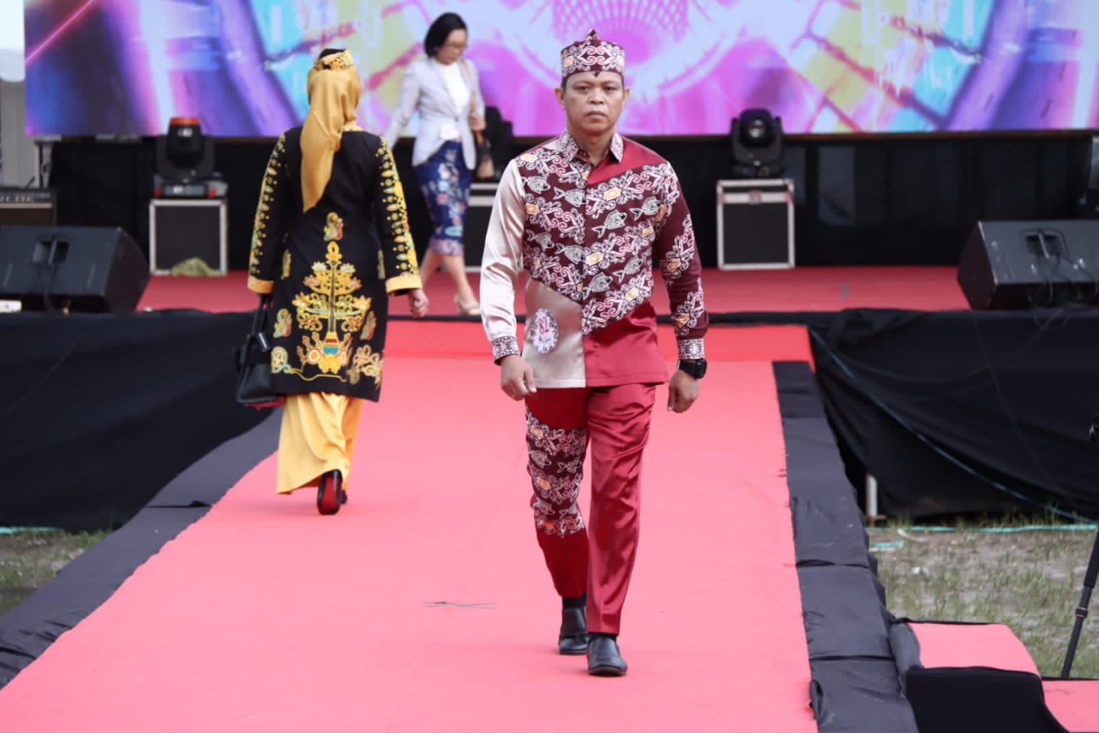 Dislutkan Prov. Kalteng Terima Penghargaan The Best Office Group Body Fashion