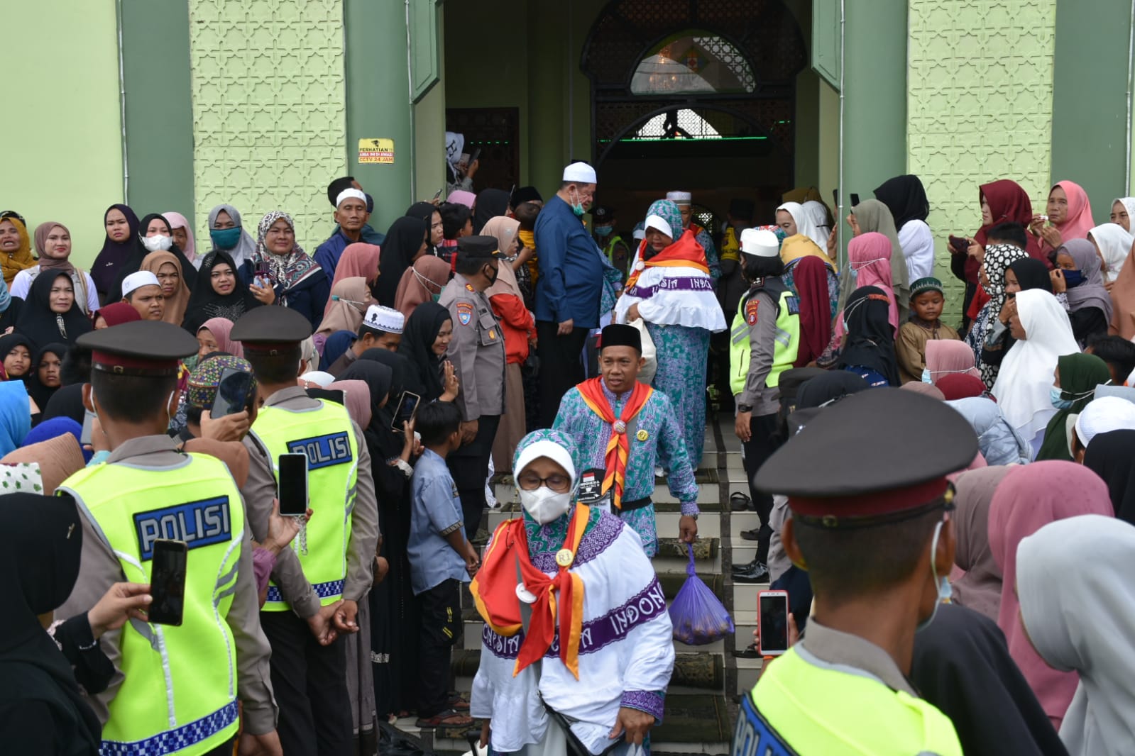 Sebanyak 178 Jemaah Calon Haji Kab. Kapuas Berangkat Menuju Asrama Haji Embarkasi Banjarmasin
