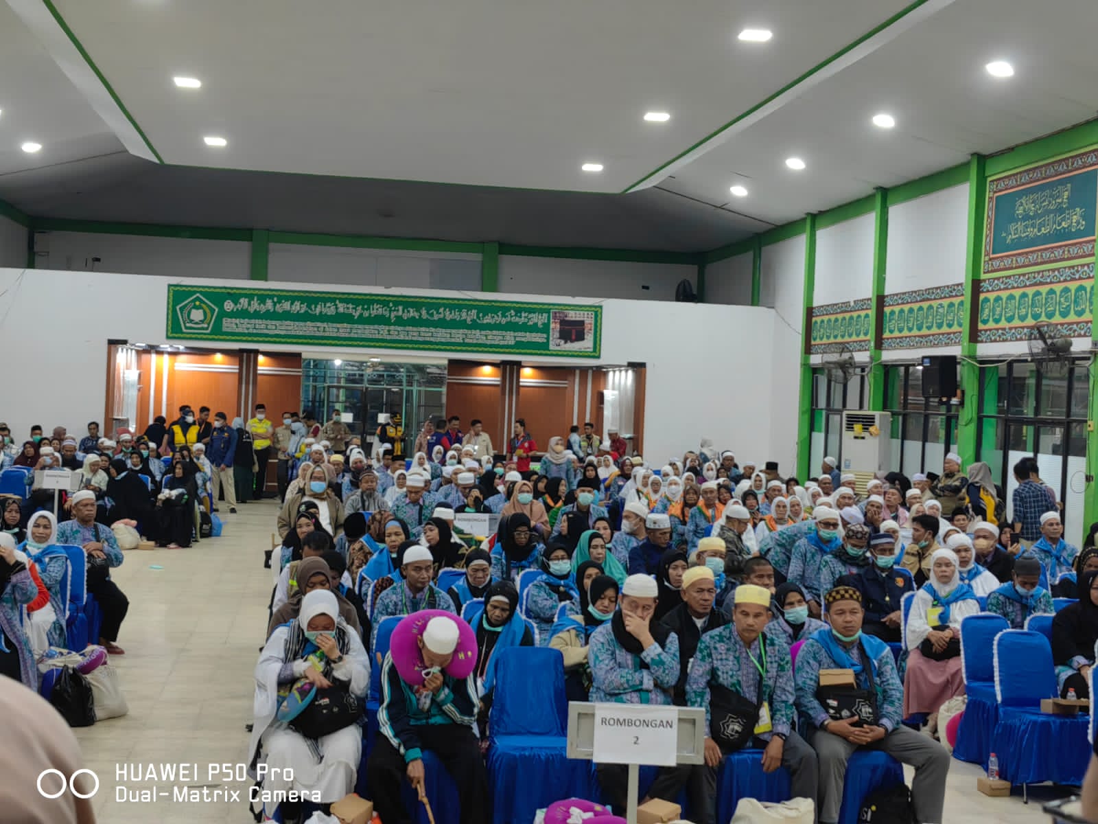 Sekda Prov. Kalteng Sambut Kedatangan Jemaah Haji Prov. Kalteng Kloter BDJ-07 Tahun 1445 H / 2023 M di Aula Jeddah Asrama Haji Embarkasi
