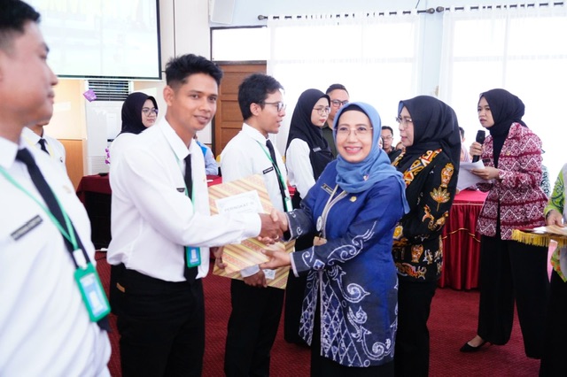 Asisten Adum Sunarti Tutup Pelatihan Dasar CPNS