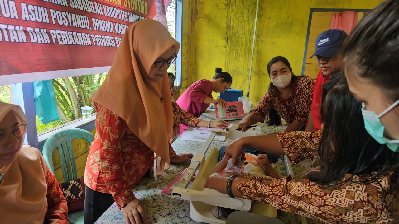 Dislutkan Prov. Kalteng Lakukan Monitoring di Posyandu Akasia Desa Sababilah